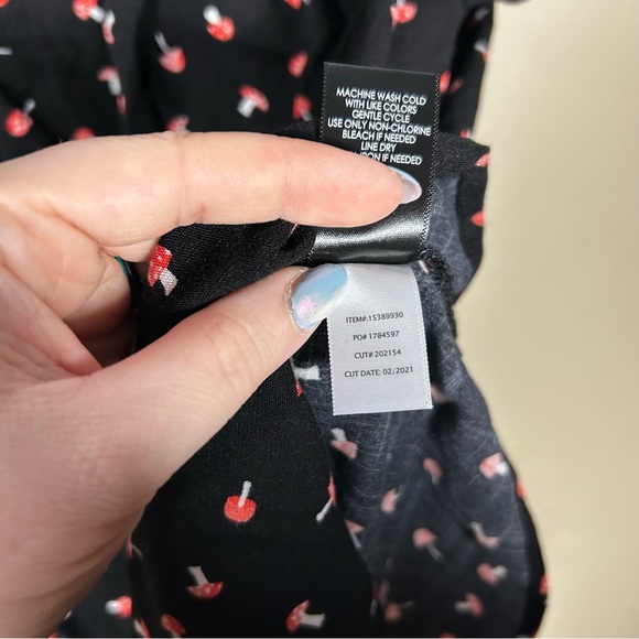 Torrid Black Red Mini Mushroom Print Button Back Blouse Size 00 M/L - Picture 8 of 10